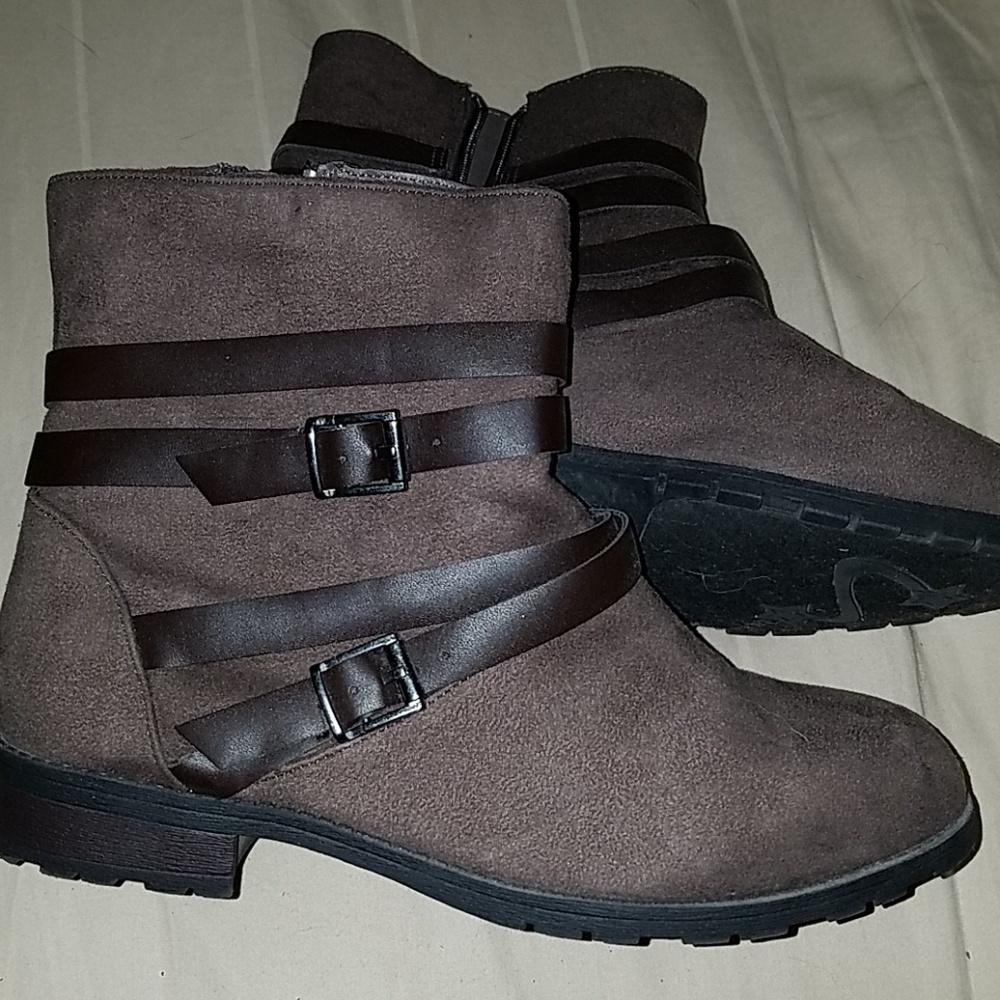 Ankle booties Liv and Maddie